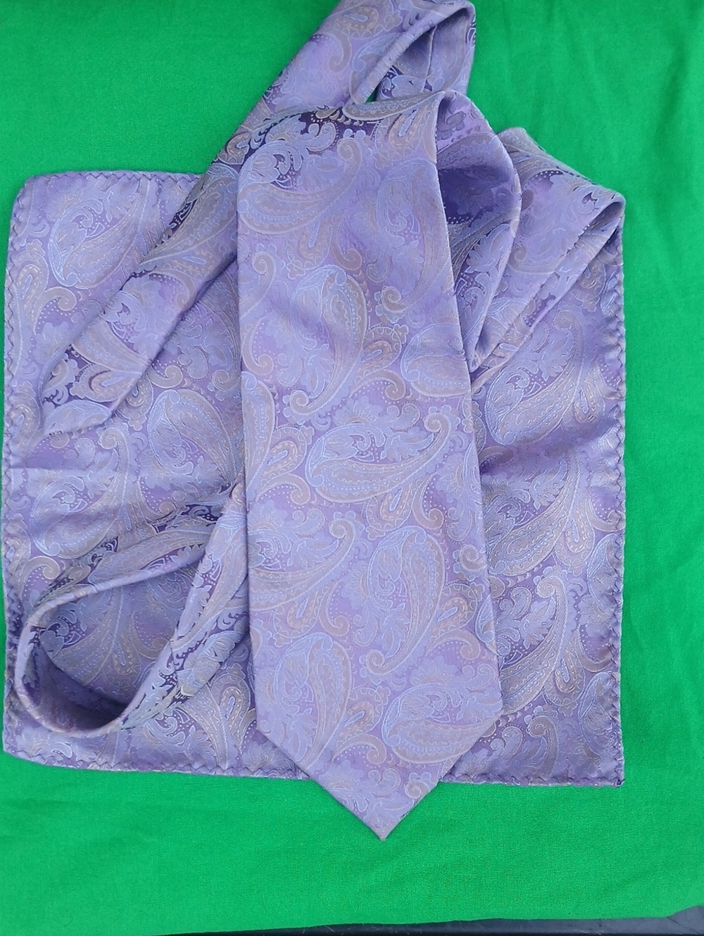 Lavender Paisley Men's Tie and Pocket Square Set - Classic Lavender